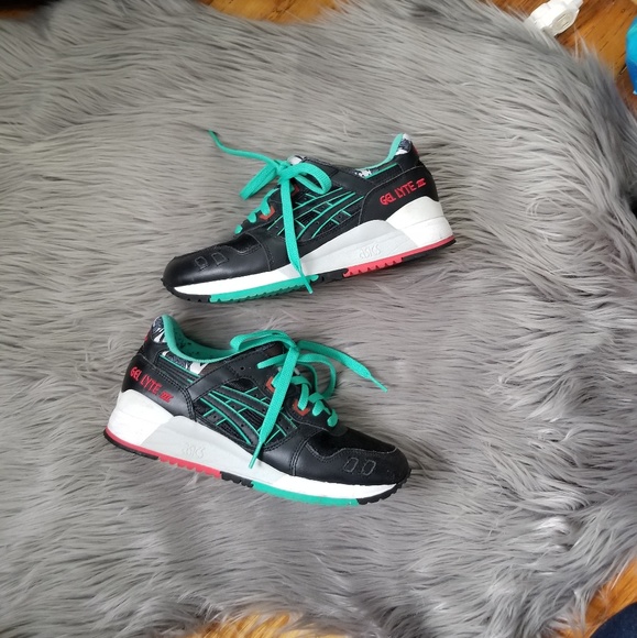 Asics Shoes - Asics Gel Lyte III size 4y/5.5w